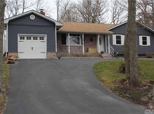 63 Willow Rd, Rocky Point, NY 11778