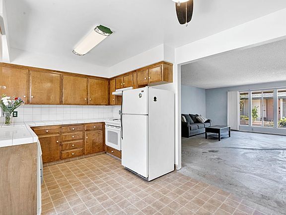 5th image of 182 W Barstow Ave APT A