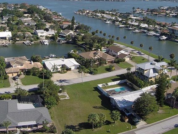 2nd image of 2505 Hibiscus Dr W
