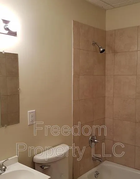 242 N Main St — Photo 14