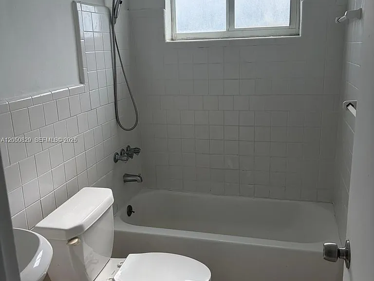 101 NW 29th Ave #10 — Photo 5