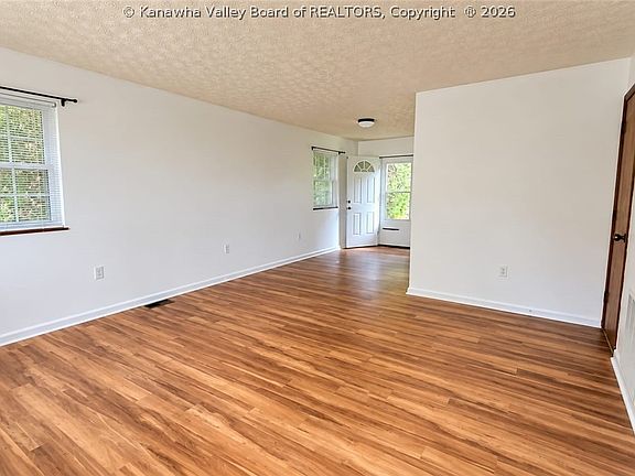 3rd image of 510 Baker St