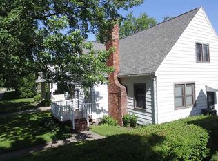 1916 W 3rd St, Waterloo, IA 50701