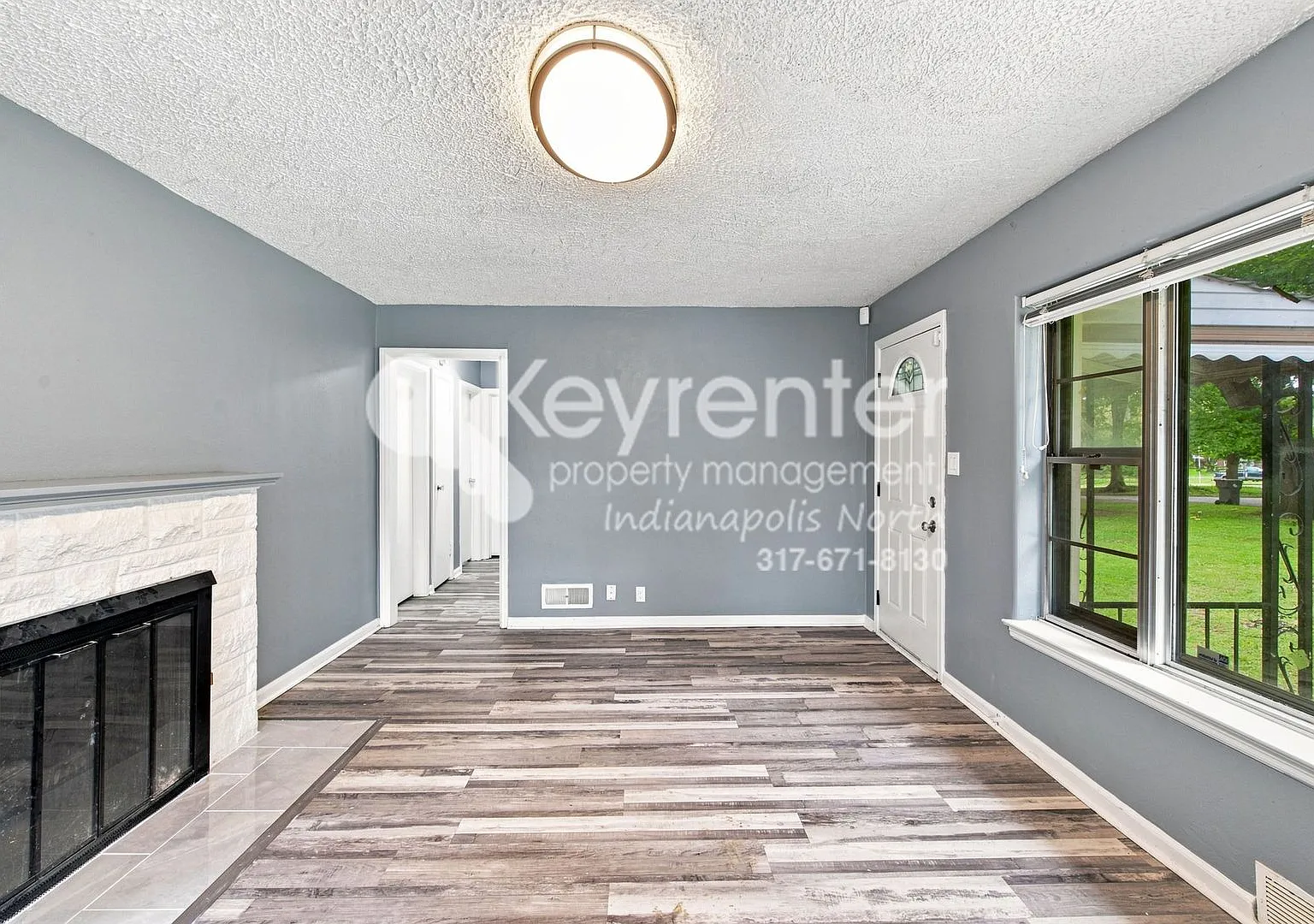 Well-Situated 3-Bedroom Corner-Lot Home with Fenced Yard & Fireplace — Photo 4