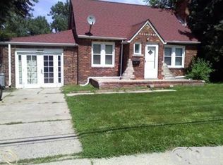19115 Eastwood Dr, Harper Woods, MI 48225