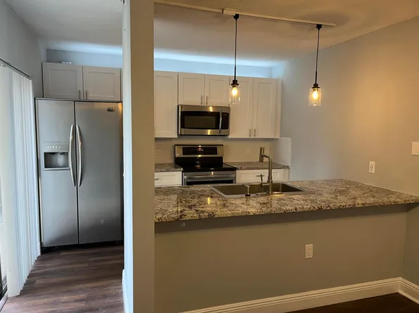 2702 27 Th Way, West Palm Beach, FL 33407