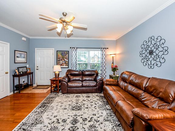 2nd image of 228 Pinecrest Cir