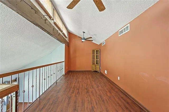 1015 W Maple Ave — Photo 13