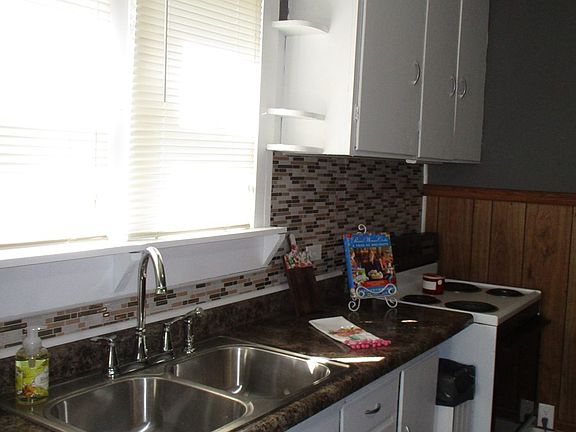 5th image of 808 E Ellis St
