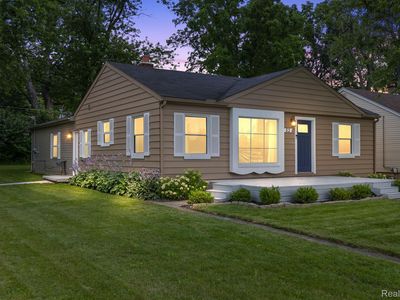 53 Gateway Dr, Waterford, MI, 48328
