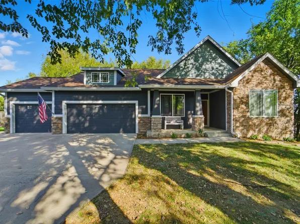 820 Greenwood Hills Dr, Adel, IA 50003