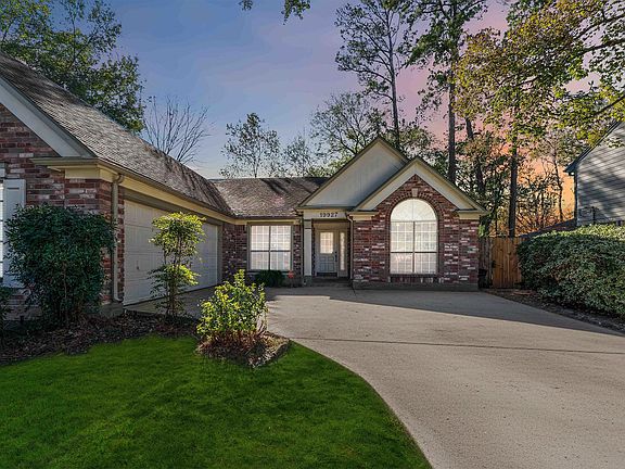 3rd image of 19927 Teller Blvd