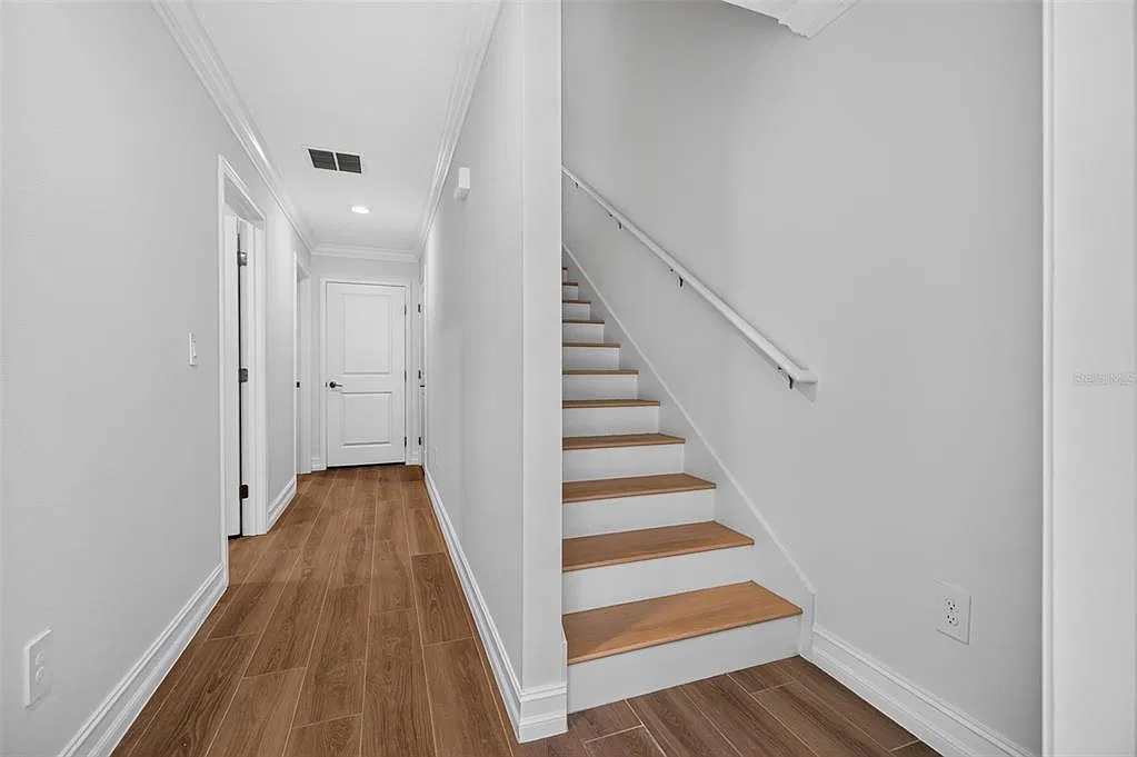 4 bed, 3.5 bath, 2410 sqft, $6,000 — Photo 2