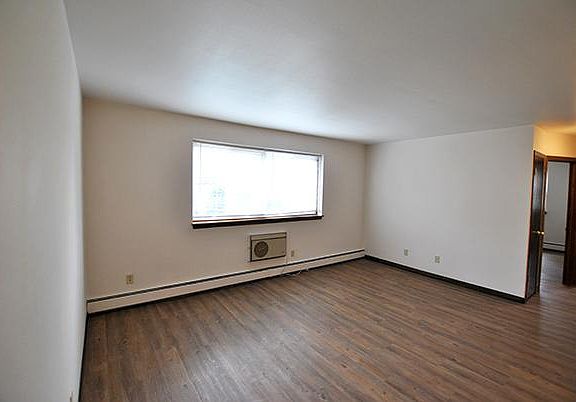 4th image of 2545 N Frederick Ave #112