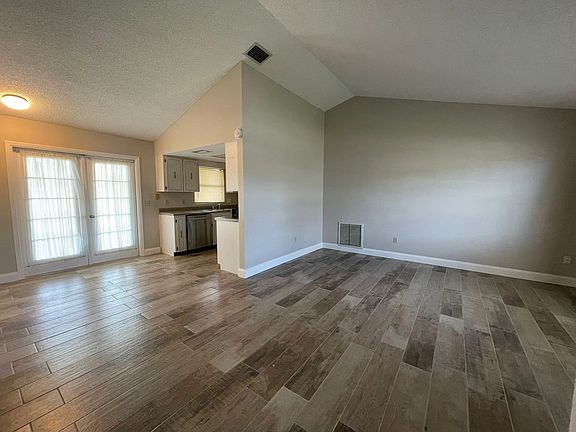 2nd image of 1118 Greenlea Dr