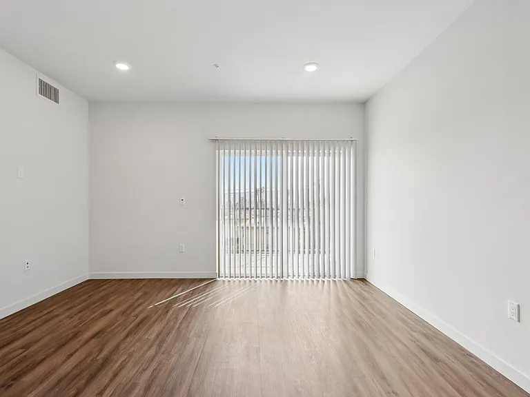 Cloud Nine Luxury Apartments — Photo 30