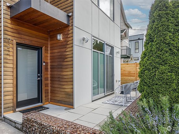 3rd image of 922 NW 52nd Street