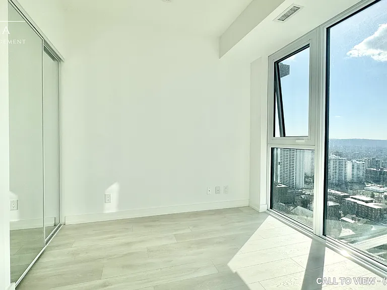 75 James St S #2815 — Photo 4