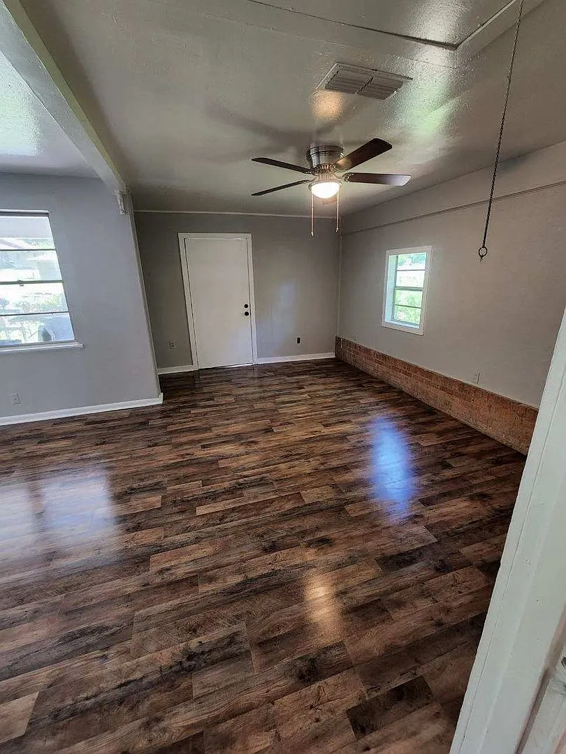 Completely refinished and updated!! — Photo 3