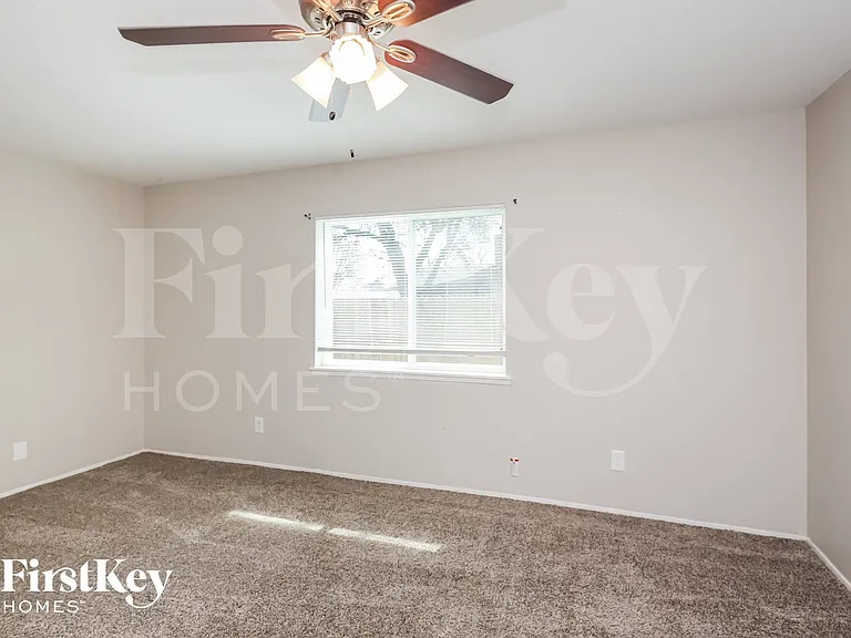 1316 Royal Oak Dr — Photo 7