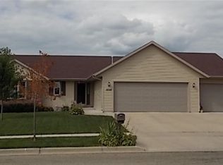 1528 Montclair Pl, Fort Atkinson, WI 53538