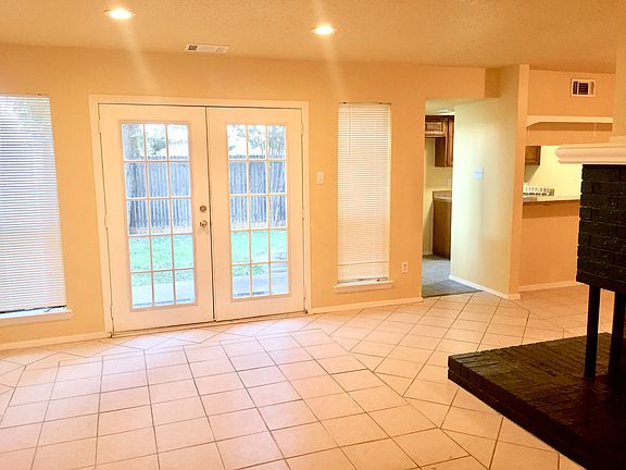 2nd image of 2907 Nova Dr