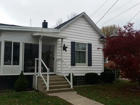 229 W Hill St, Oak Hill, OH 45656