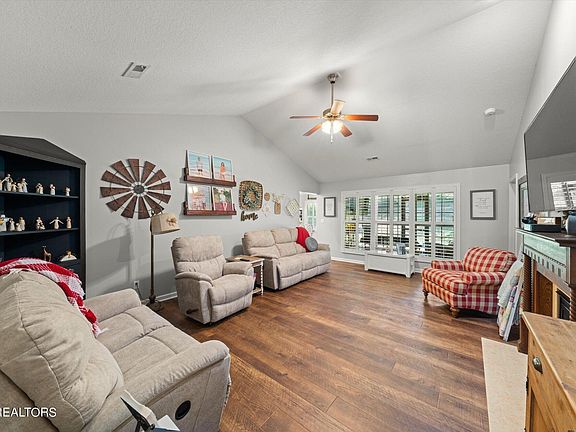 5th image of 7120 La Christa Way