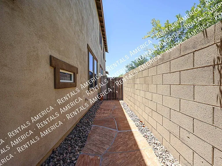 1081 N Mason Dr — Photo 43