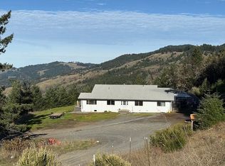 480 Sabertooth Rd, Blue Lake, CA 95525