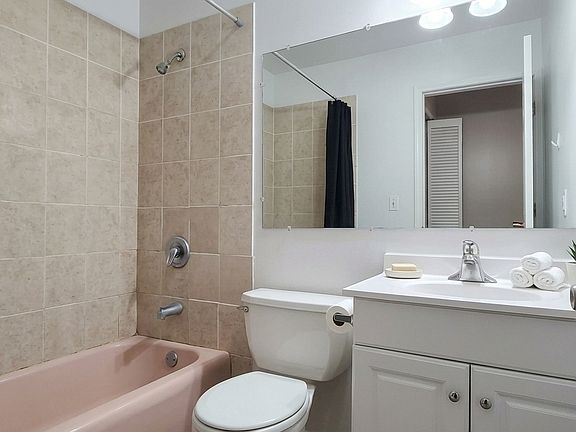 5th image of 5953 N Kenmore Ave APT 103