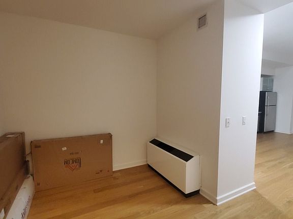3rd image of 37 Wall St APT 17D
