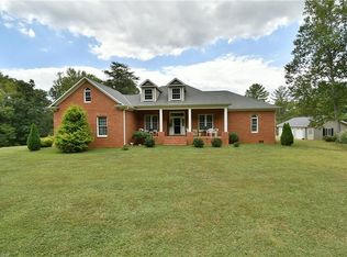 5210 Warner Ct, Pfafftown, NC 27040