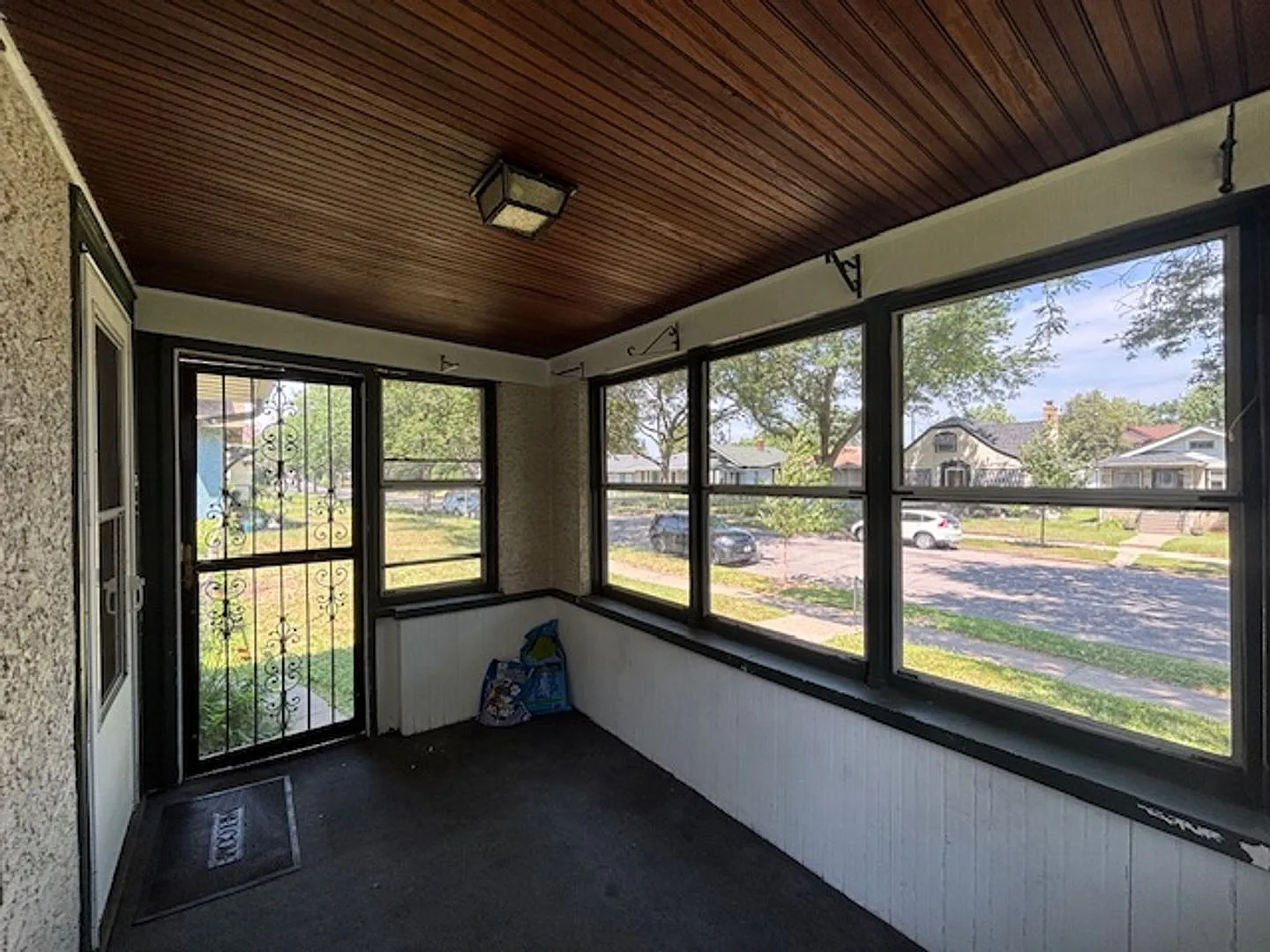 Charming 2+ Bedroom Single Family on a great St Paul street!! — Photo 2