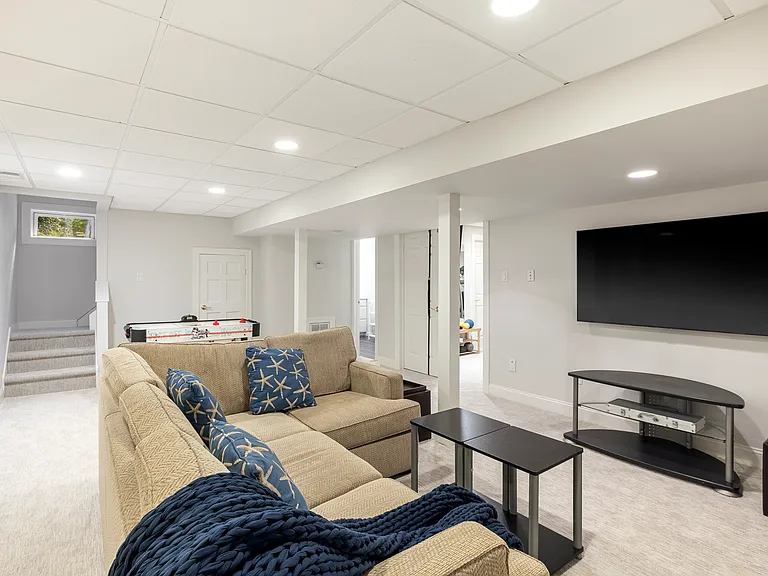 10 Knoll Ln — Photo 16
