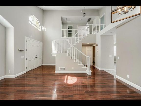 4th image of 273 Prairiewood Ct