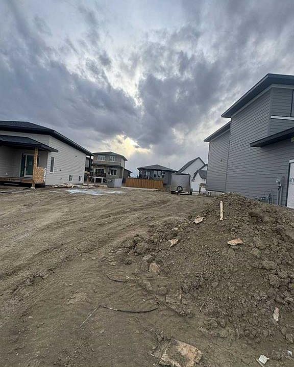 2nd image of 660 Devonia Rd W
