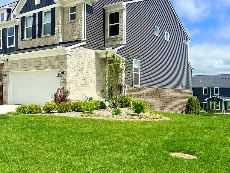 1420 Arcadia Dr — Photo 4