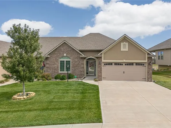 4703 Stonebridge Dr W, Saint Joseph, MO 64505