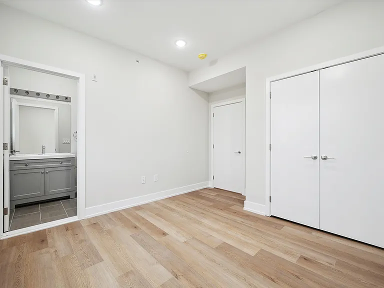 701 N 40th St #6 — Photo 10