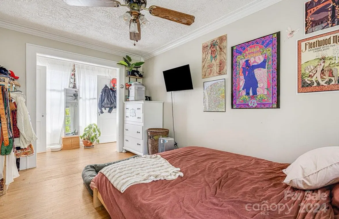 1902 Arlington Pl — Photo 4
