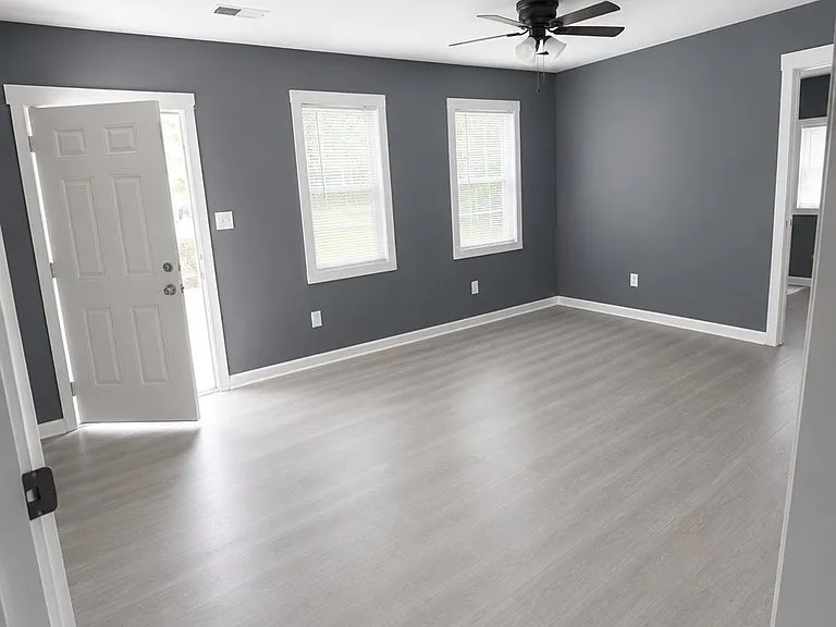 81 Munson Dr — Photo 2