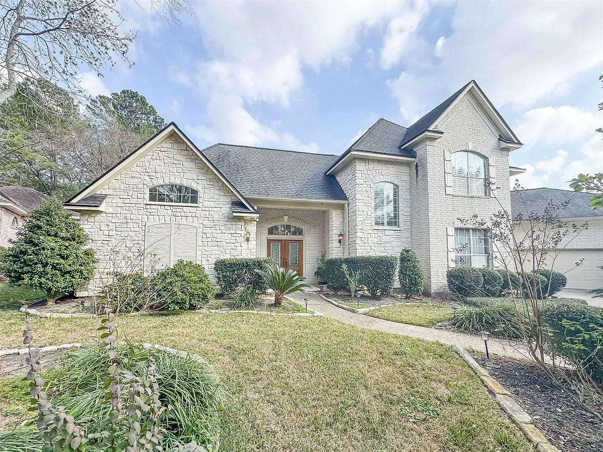 Photo 1 of 46 - 38 E Thymewood Pl - The Woodlands, TX Primary Photo - 38 E Thymewood Pl