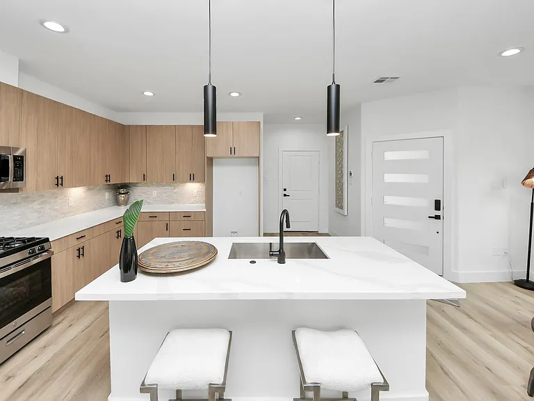 9028 Scott St — Photo 5