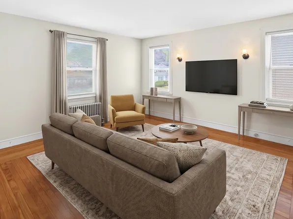 180 Aqueduct Rd Floor 2, Cranston, RI 02910