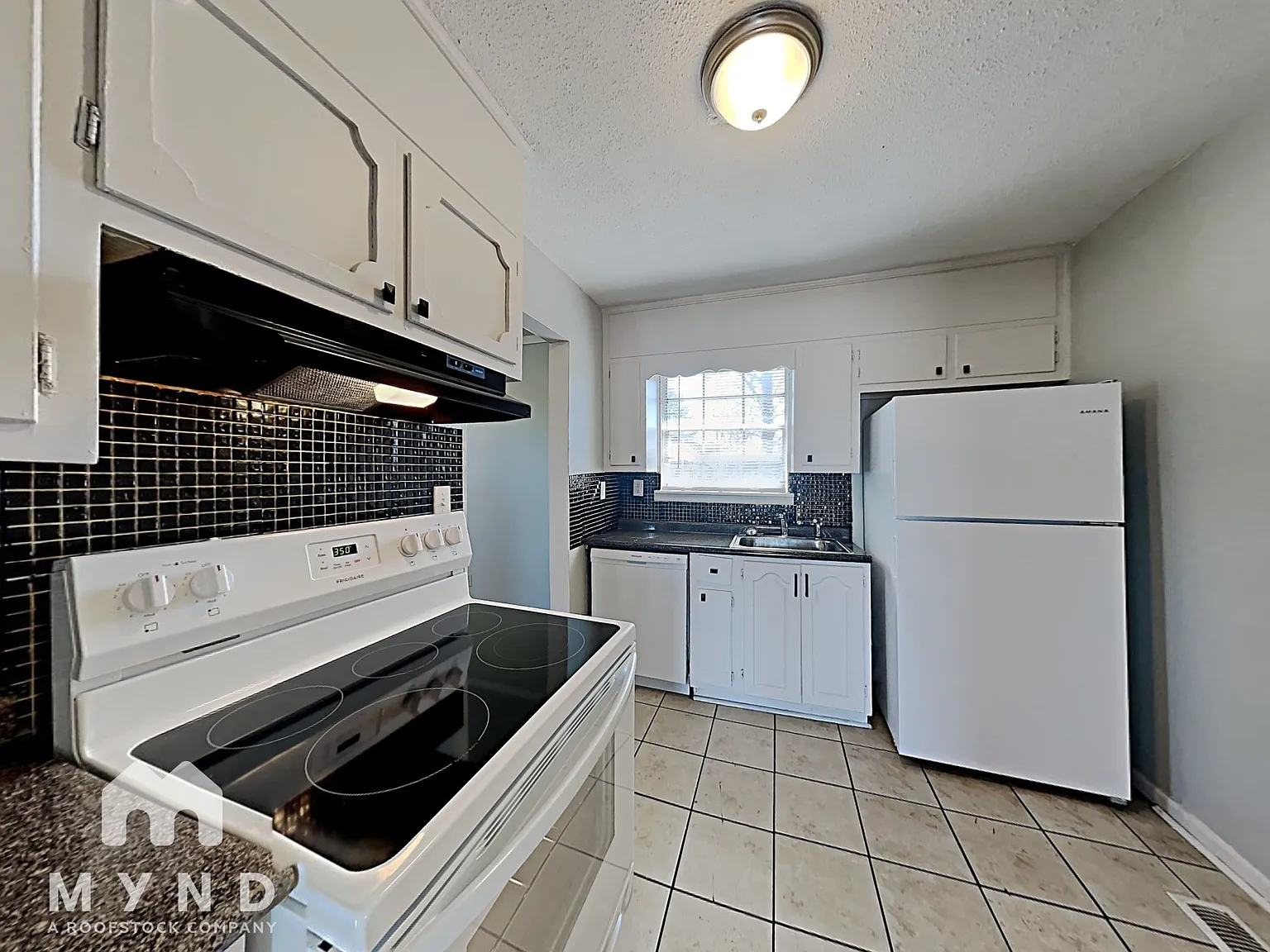 3 bed, 1.5 bath, 974 sqft, $1,280 — Photo 3