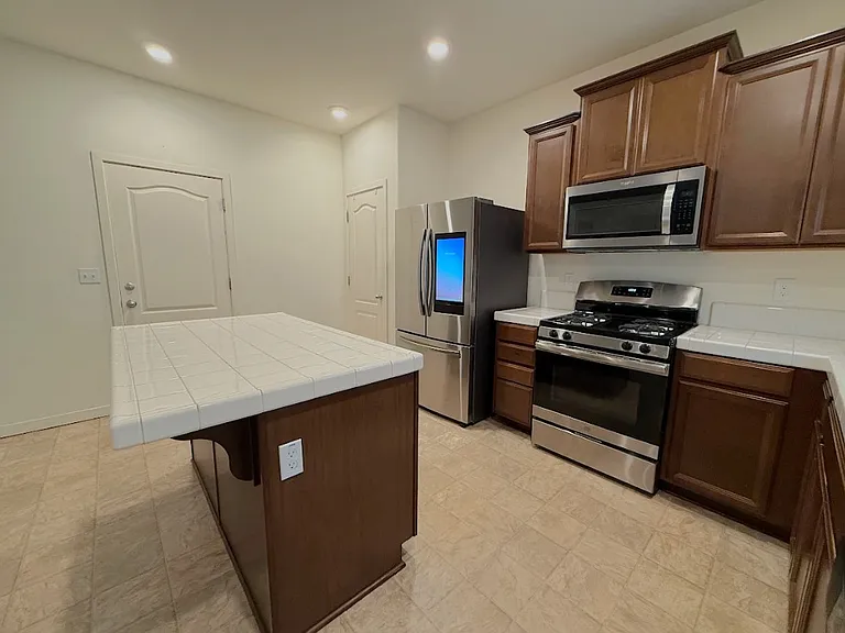 395 Mono Lake Ave — Photo 6