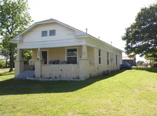 202 N School St, Goodman, MO 64843