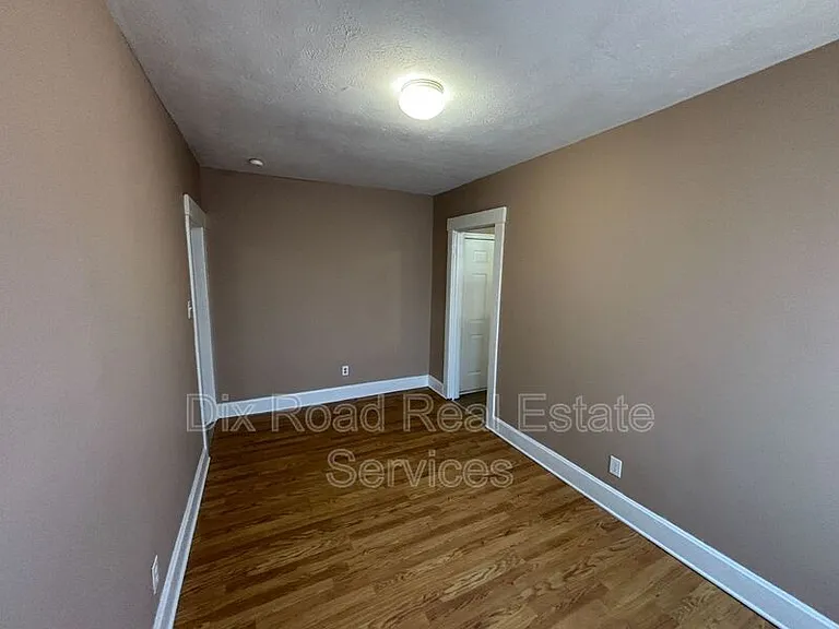 704 Baltimore St — Photo 8