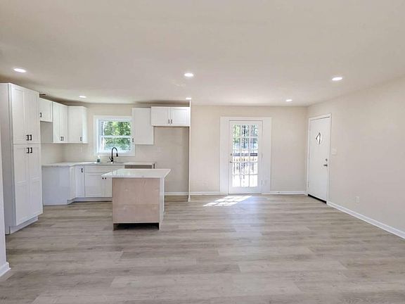 4th image of 3211 Thrasher Cir
